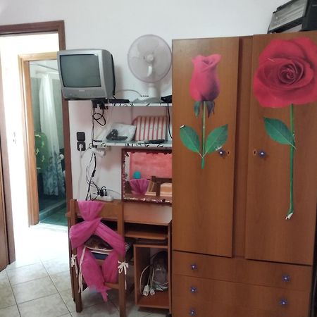 Simple And Special Apartment Ermoupoli Ngoại thất bức ảnh
