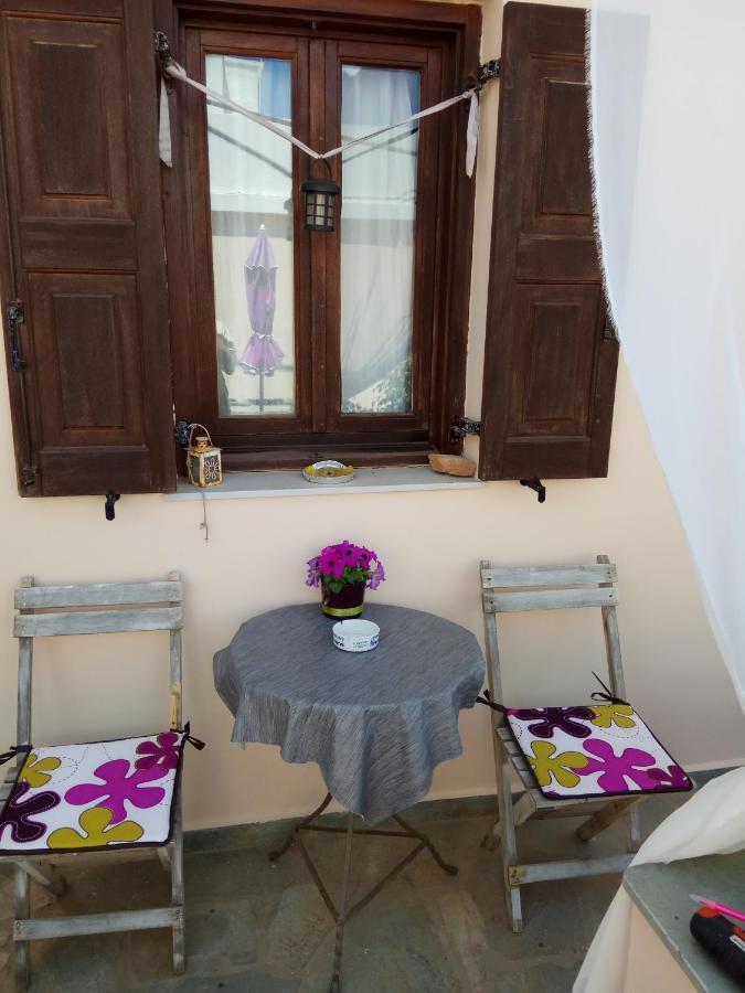 Simple And Special Apartment Ermoupoli Ngoại thất bức ảnh