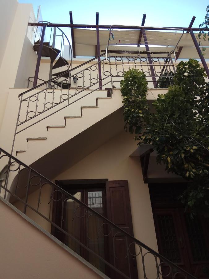 Simple And Special Apartment Ermoupoli Ngoại thất bức ảnh
