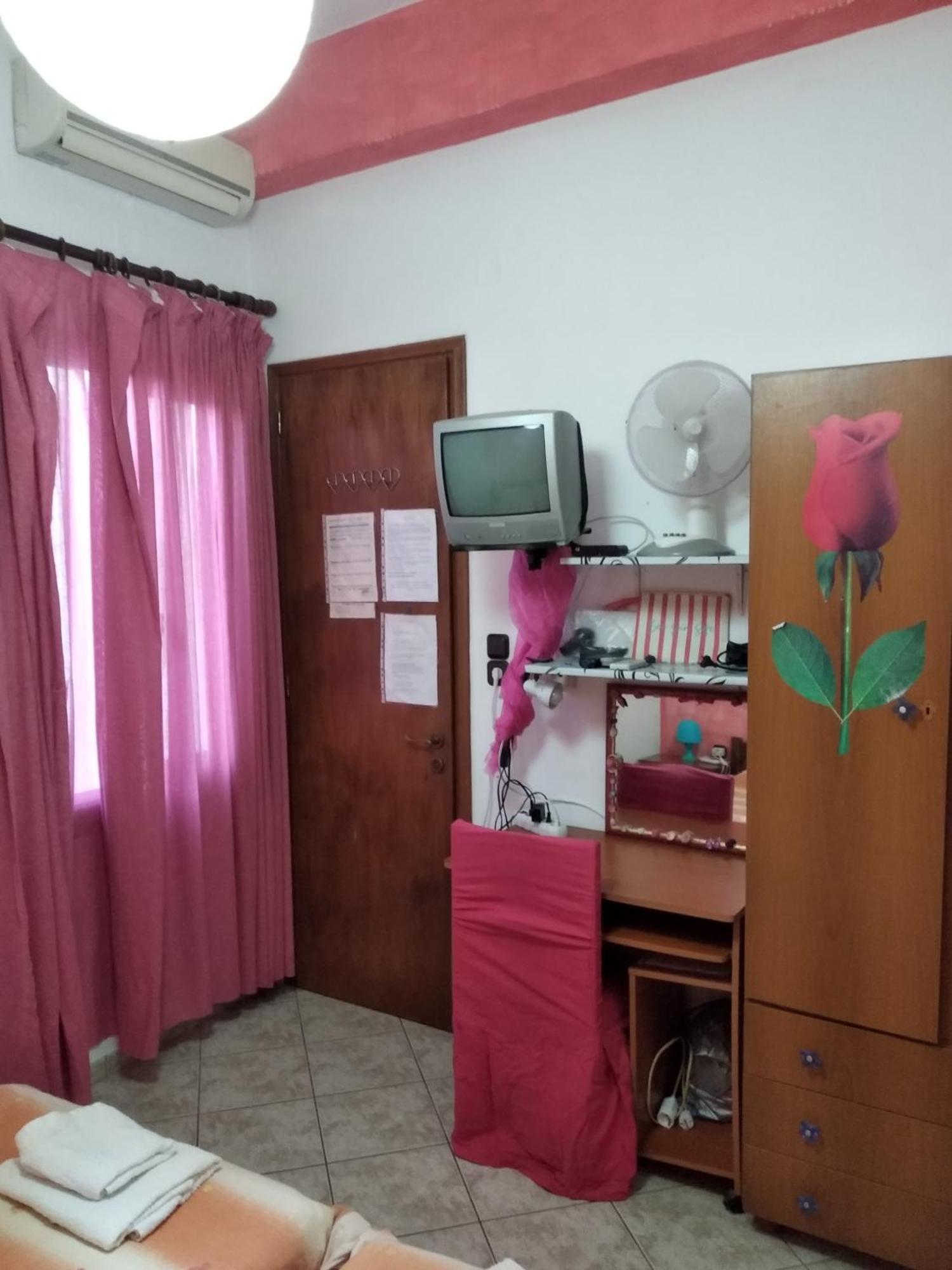 Simple And Special Apartment Ermoupoli Ngoại thất bức ảnh