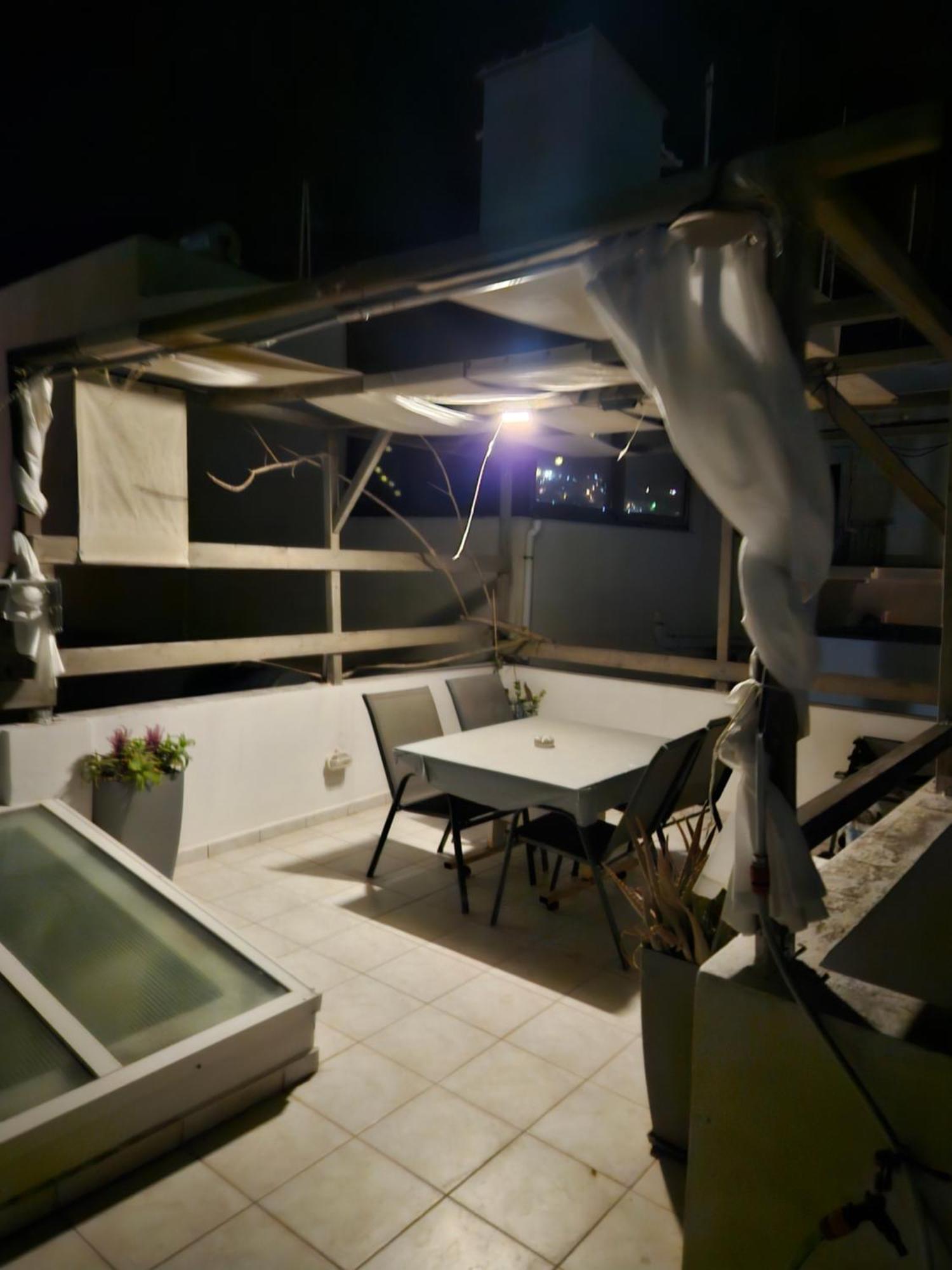 Simple And Special Apartment Ermoupoli Ngoại thất bức ảnh