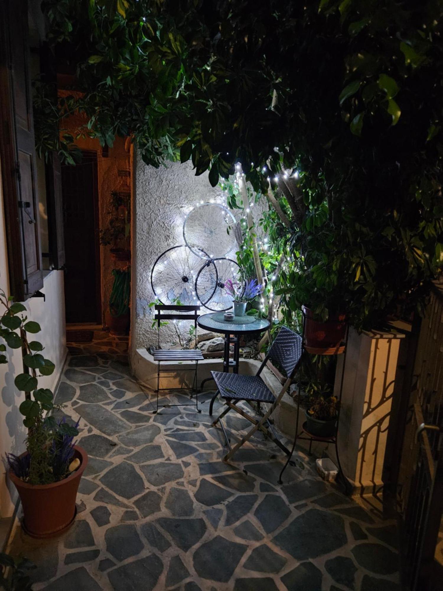 Simple And Special Apartment Ermoupoli Ngoại thất bức ảnh